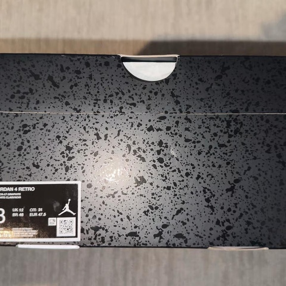 Jordan 4 Black Cat 2025 - Picture 4 of 4